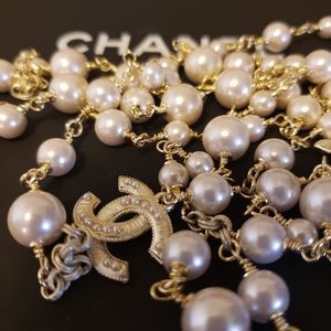 New CHANEL pearl and gold costume necklace high end
